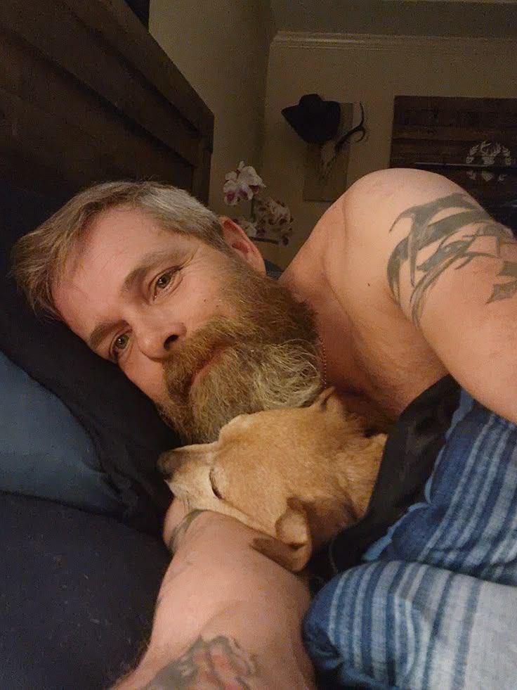 Tim_Bryan_'s tweet photo. Just me and my loyal cuddle buddy tonight 🐶❤️
Still room for one more… maybe 😌
#SingleLife #DogLove #ChillNights https://t.co/tns2pwVeE4