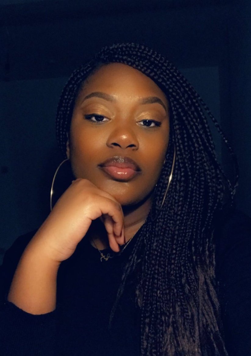 Qui est-elle ? Pourquoi sa photo fait le tour du monde ? <a href="/central_sage/">ᏟᎬᏁᎢᏒᎪᏞ👑🇨🇩</a>
