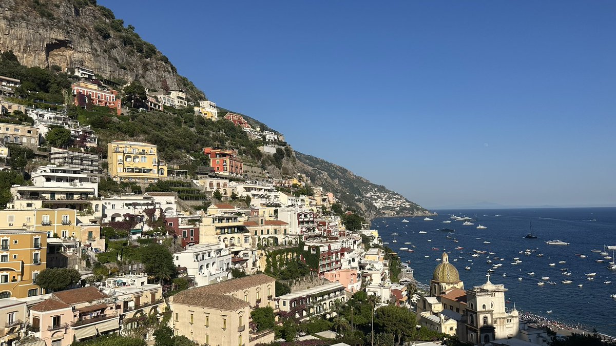 ATLRemix's tweet image. Positano is an amazing place. From all of the fantastic food that I ate to the breathtaking views, I had an absolute blast.