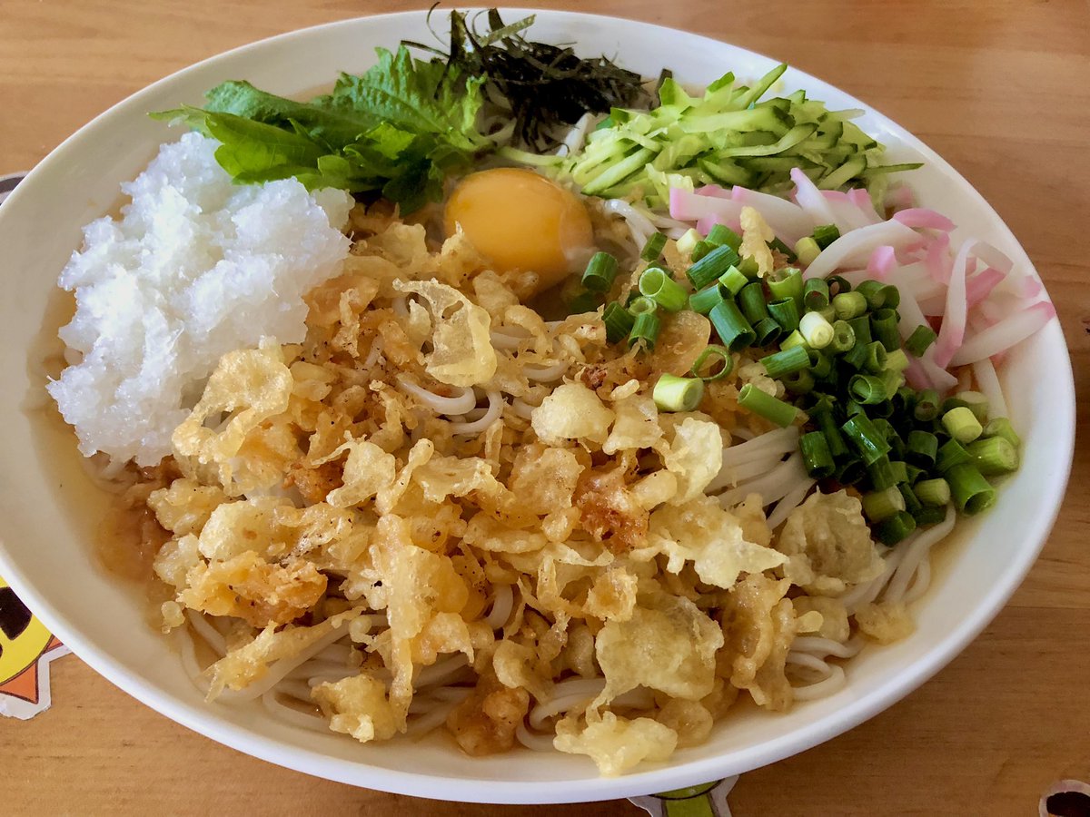 dOq0XW's tweet image. 手羽トロ丼、冷やしたぬきそば特盛
作って食べました。
手羽トロは手羽元の骨を外した肉の部分です。塩焼きにして七味を振りました。
腹＼パァン／ #おうちごはん