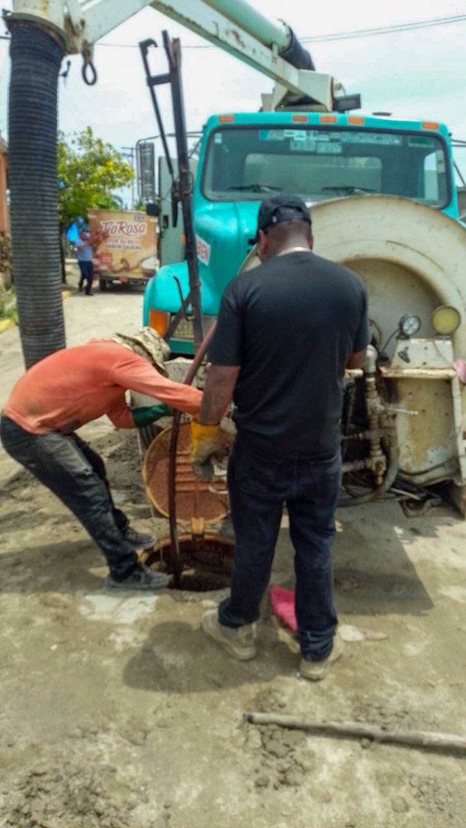 CEABIEN_OAX (@ceabienestar) on Twitter photo En Santa María Huazolotitlán, personal de la #CEABIEN realizó trabajos de limpieza y desazolve con equipo Vactor en Paso del Jiote, afectado por las lluvias y el huracán #Erick.
Por instrucción del Gobernador <a href="/salomonj/">Salomón Jara Cruz</a>, seguimos trabajando para poner a #LaCostadePie. En Santa María Huazolotitlán, personal de la #CEABIEN realizó trabajos de limpieza y desazolve con equipo Vactor en Paso del Jiote, afectado por las lluvias y el huracán #Erick.
Por instrucción del Gobernador <a href="/salomonj/">Salomón Jara Cruz</a>, seguimos trabajando para poner a #LaCostadePie.