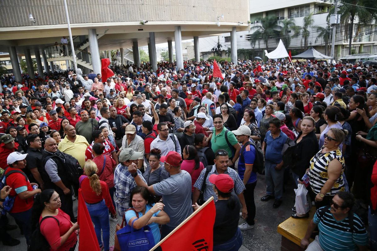 El Pueblo LIBRE defiende la DEMOCRACIA 😎