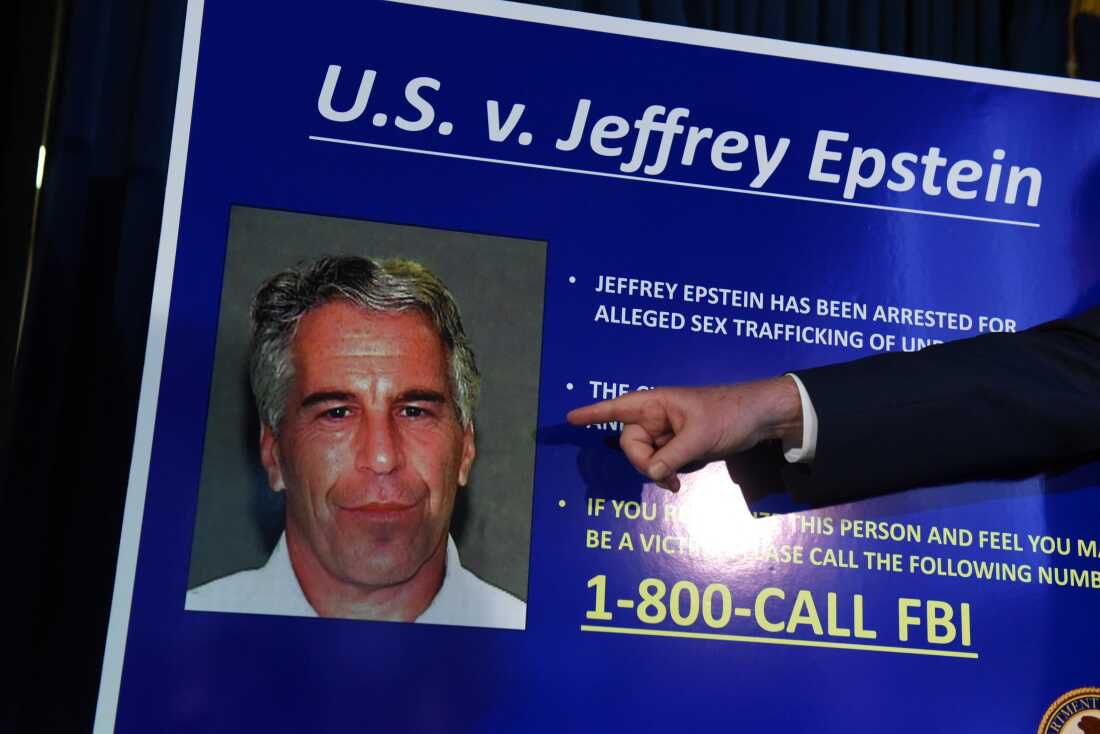 🚨🇺🇸 MAGA BASE IS FURIOUS AS TRUMP OFFICIALS DISMISS EPSTEIN CONSPIRACIES

Trump’s own team just kicked the base in the teeth. 

After years of promising the Epstein files would expose elites, DOJ now says Epstein had no client list and died by suicide.

MAGA influencers are