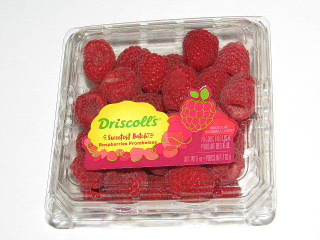 Pest15's tweet image. Happy National Raspberry Day!  For viewing pleasure, a &quot;sweetest batch&quot; of @driscollsberry Raspberries 😊 #FoodHoliday #Driscolls #RaspberryDay