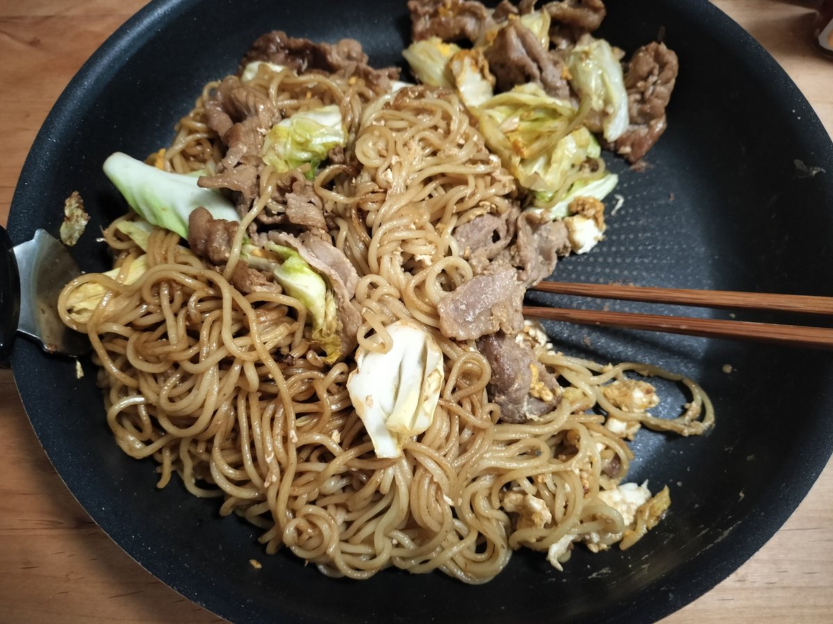 おはようございます
仕事に行きたくない病が発病してしまい無事に午前休です🤮
心が拒否してるのに職場に行くの無理でしょ😭
昨日夕飯も食べてなかったから朝から大盛り焼きそばを生成してしまった😵