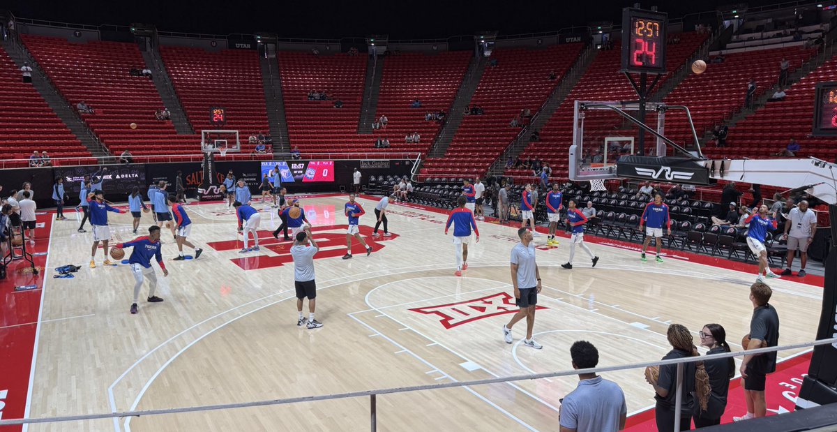JoshReynolds24's tweet image. Pulled up to watch VJ Edgecombe hoop & by hoop I mean sit with a thumb contusion
I’m a Summer Sixers Sicko™️ forever