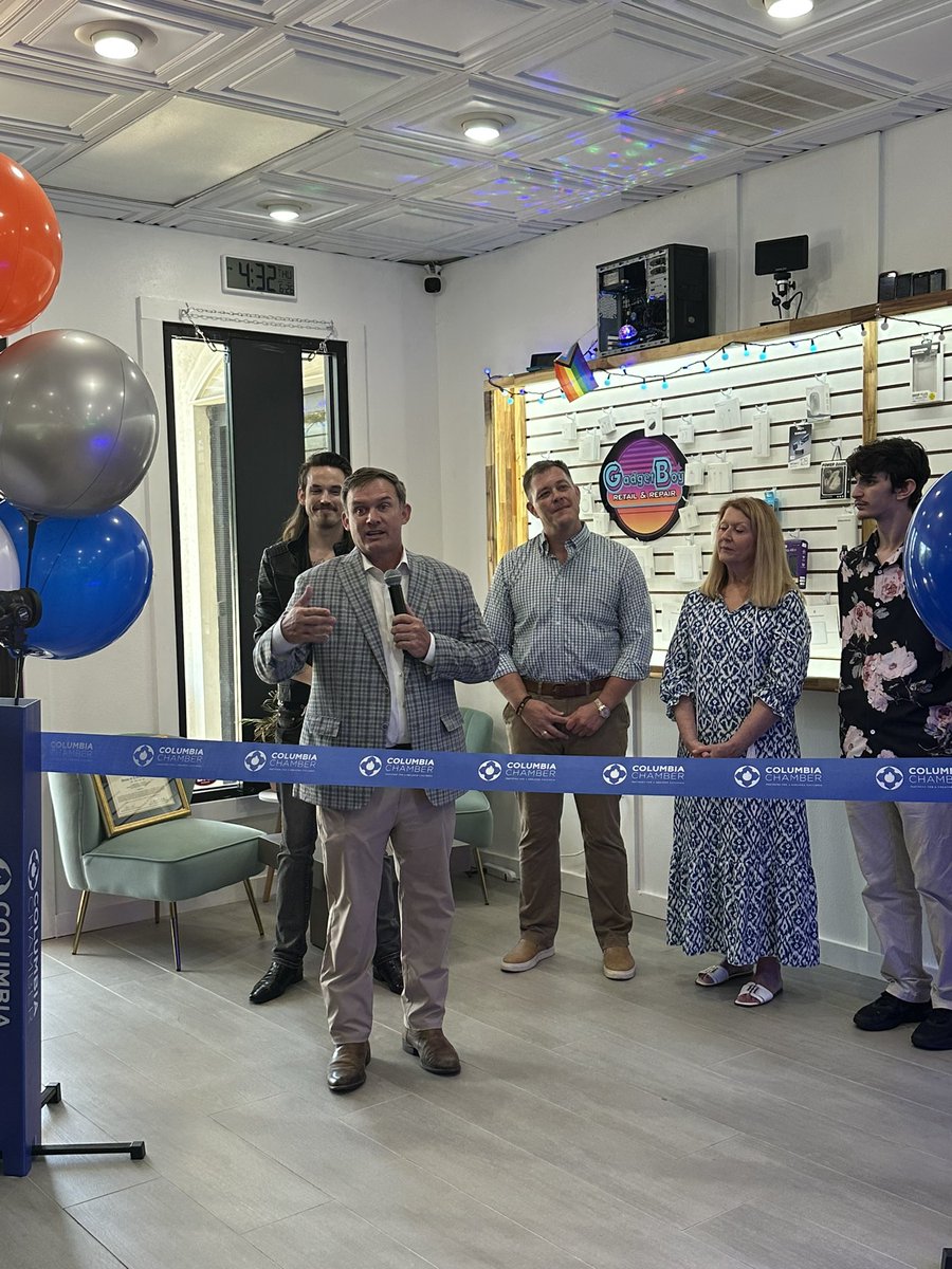 SenRussellOtt's tweet image. Congrats to GadgetBoy on their one year anniversary on Devine St in Columbia. They’re the place to go for electronics and repairs. It’s great to see local businesses growing and thriving in our community.