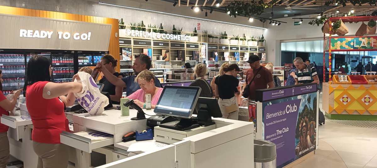 ✈️ El Aeropuerto Internacional de la Región de Murcia encara la temporada alta con cambios en la organización del espacio comercial de su terminal. Aena ha reubicado el duty free para hacerlo accesible a todos los pasajeros.

orm.es/informativos/l…