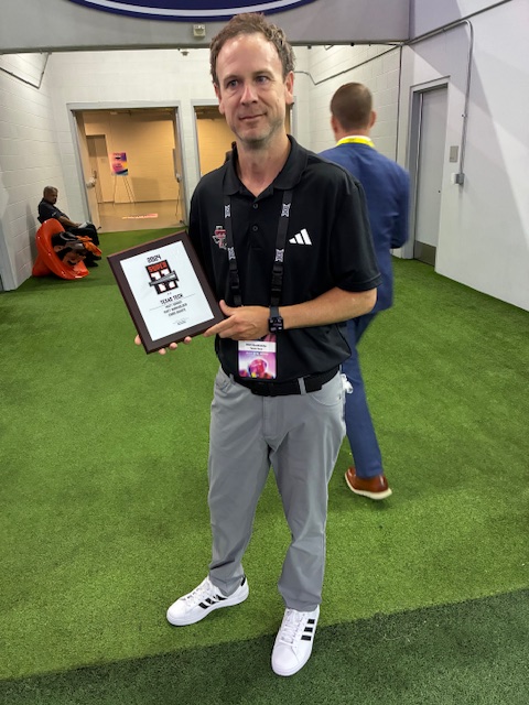 Football Writers Association of America (@thefwaa) on Twitter photo Matt Dowdy (left) and Matt Burkholder (right) were the 1-2 punch in the <a href="/TexasTechFB/">Texas Tech Football</a> Communication Staff's 2024 Super 11 Award presented by <a href="/TheFWAA/">Football Writers Association of America</a>. Chris Duarte, on the staff, also assisted. It was Tech's second Super 11 award. Matt Dowdy (left) and Matt Burkholder (right) were the 1-2 punch in the <a href="/TexasTechFB/">Texas Tech Football</a> Communication Staff's 2024 Super 11 Award presented by <a href="/TheFWAA/">Football Writers Association of America</a>. Chris Duarte, on the staff, also assisted. It was Tech's second Super 11 award.