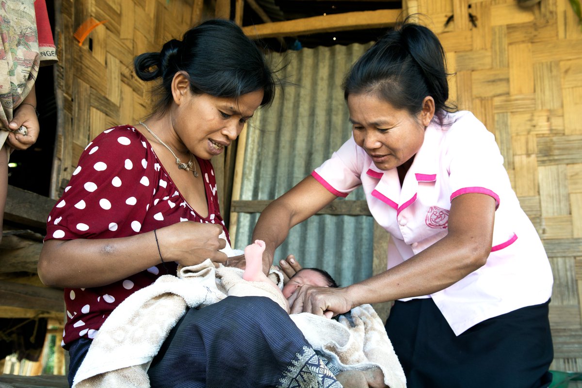 PioSmith_UN's tweet image. During crises, midwives are often the only lifeline for women, delivering care with compassion, skill, and unwavering resolve.
They do more than respond. They restore dignity, protect rights, and bring hope to the last mile.
#MidwivesSaveLives