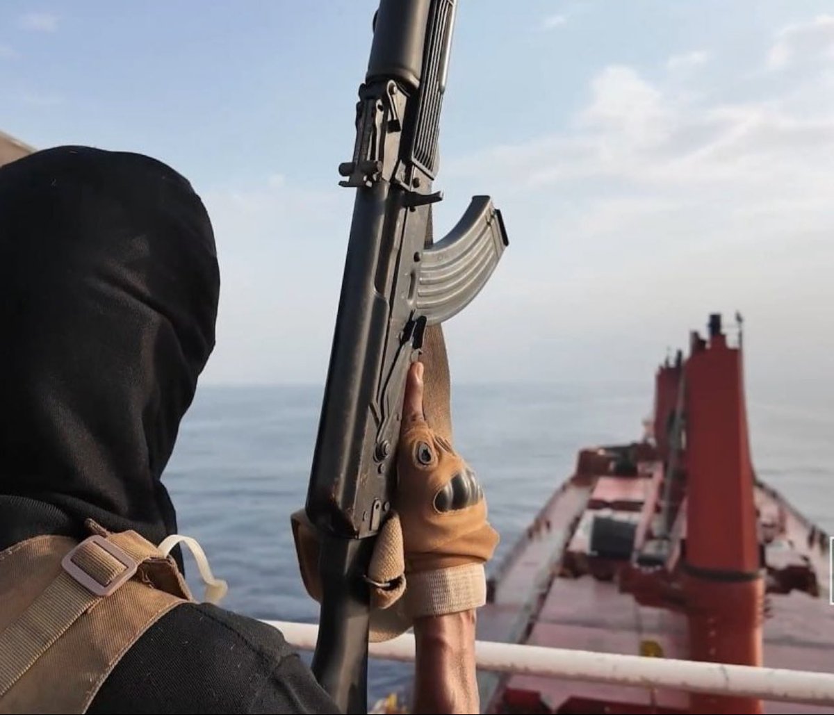 لديهم المال والسلاح والطائرات والسُفن والقواعد والأساطيل 
ولدينا رجالٌ قابضون على الزناد، مؤمنون بالله، واثقون به، متوكلون عليه. 
#هو_الله