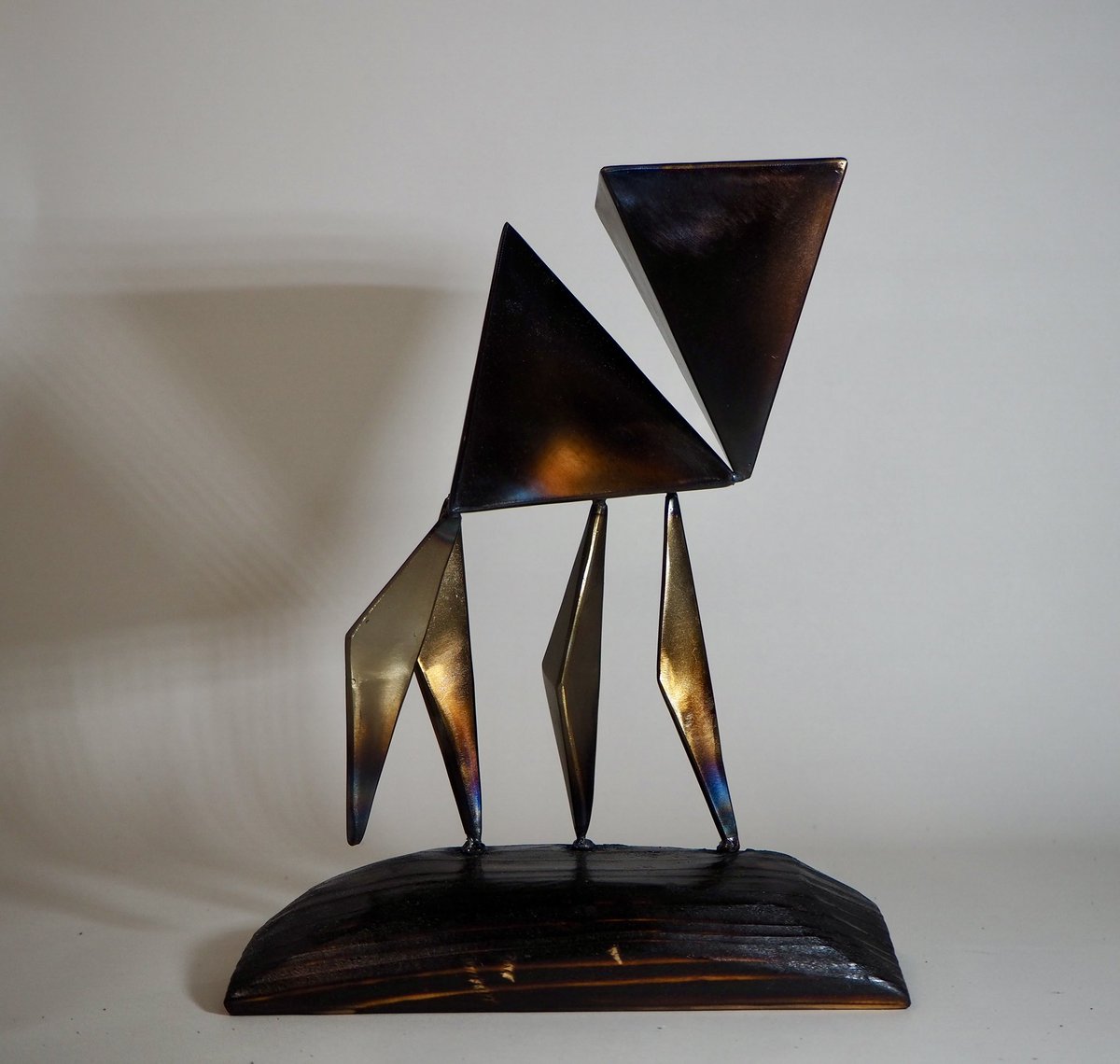 「歩く三角錐」
#今日の制作