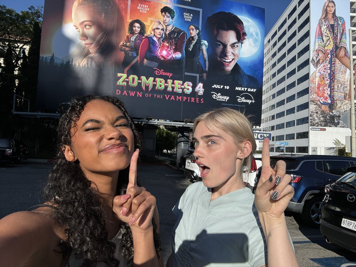 z4 premiere today :,) 🧟