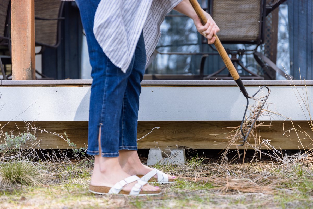 BCFireSmart's tweet image. While summer is a great time to enjoy your deck, it’s also the perfect time to clear out the pine needles, leaves, and other combustible items that have accumulated under it over the past year.
Find more FireSmart tips and tasks at: begins-at-home-guide.firesmartbc.ca