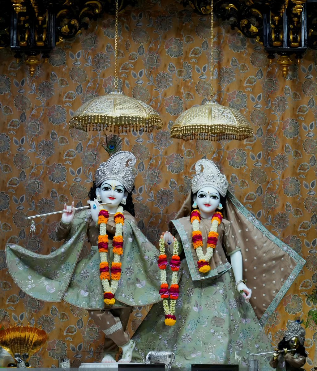 अषाढ़ शुक्ल चतुर्दशी, सं.२०८२-  
9 जुलाई 2025
#वृंदावन_चंद्रोदय_मंदिर 🛕 
#राधावृंदावन_चंद्र_मंगल_आरती_दर्शन 🙏

कृपया अपने परिवारजनों और मित्रों को अवश्य शेयर करें।