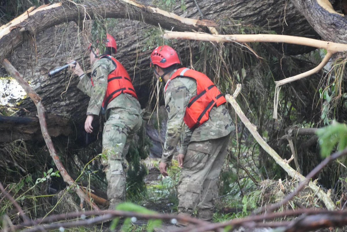 ChiefNGB's tweet image. Shannon & I extend our deepest condolences to those who have lost loved ones & seen their communities upended in Texas.
We’re also incredibly proud of the Texas National Guardsmen & all first responders who continue to answer the call— responding with courage, compassion &…