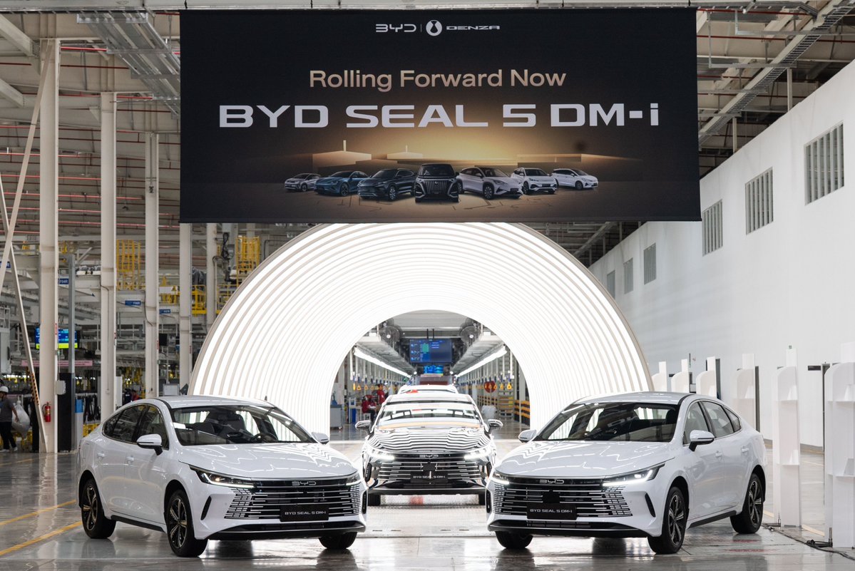 BYDCompany's tweet image. BYD Thailand Reaches 90,000 NEV Sales
At its first anniversary, BYD Thailand delivered its 90,000th NEV to Thai Football Association President Ms. Nuanphan Lamsam. The event also marked the debut of the first locally assembled BYD SEAL 5.
This milestone reflects BYD’s…