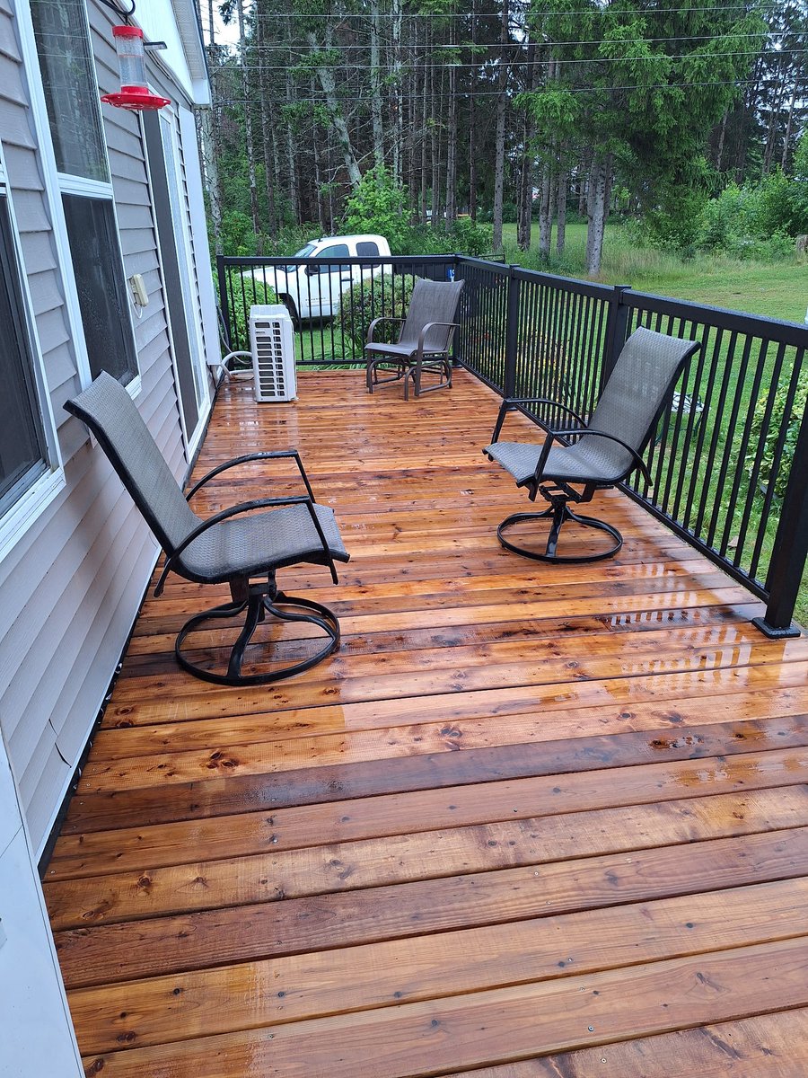 Pullthepocket's tweet image. I have not heard from air con/heat pump country guy who likes horse racing in a bit, but he just randomly texted me that he hit the first race at Mohawk and it paid for the new deck he put in, and sent a picture of the deck. @ShotTakingTime this is the way we roll. #shed #deck