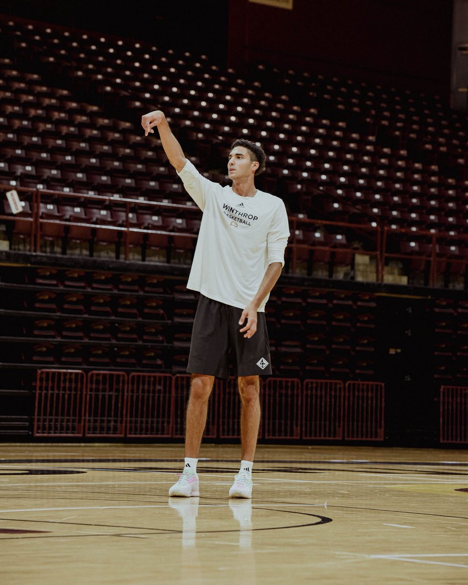 Winthrop_MBB's tweet image. Enjoying The Work. 

#ROCKtheHILL