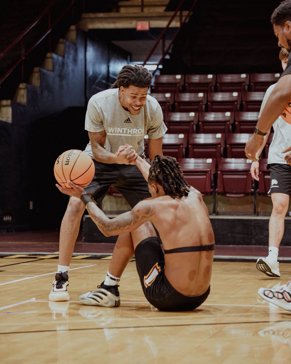 Winthrop_MBB's tweet image. Enjoying The Work. 

#ROCKtheHILL