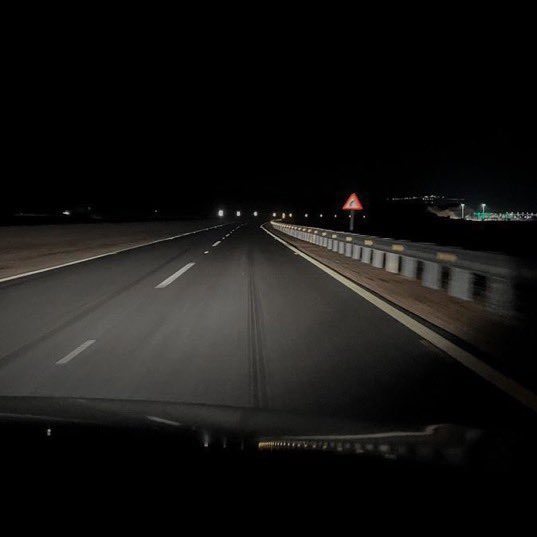 xlzxa_'s tweet image. وجهه غير مُحدده .. والشخص المطلوب