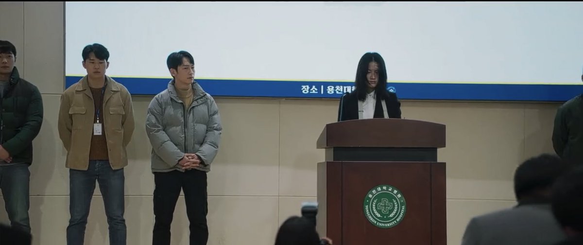 بعد ماسكتت لعشر سنوات طلعت تتكلم بمؤتمر صحفي عن طفولتها التعيسه اللي قضتها كشريكه لسايكو وكانت تساعده بجرايمه وفضحت كل شي بكل جراءة قدامه
يشيخه روحي كل ابونا راضين عنك 🫡
#HunterWithAScalpelep14