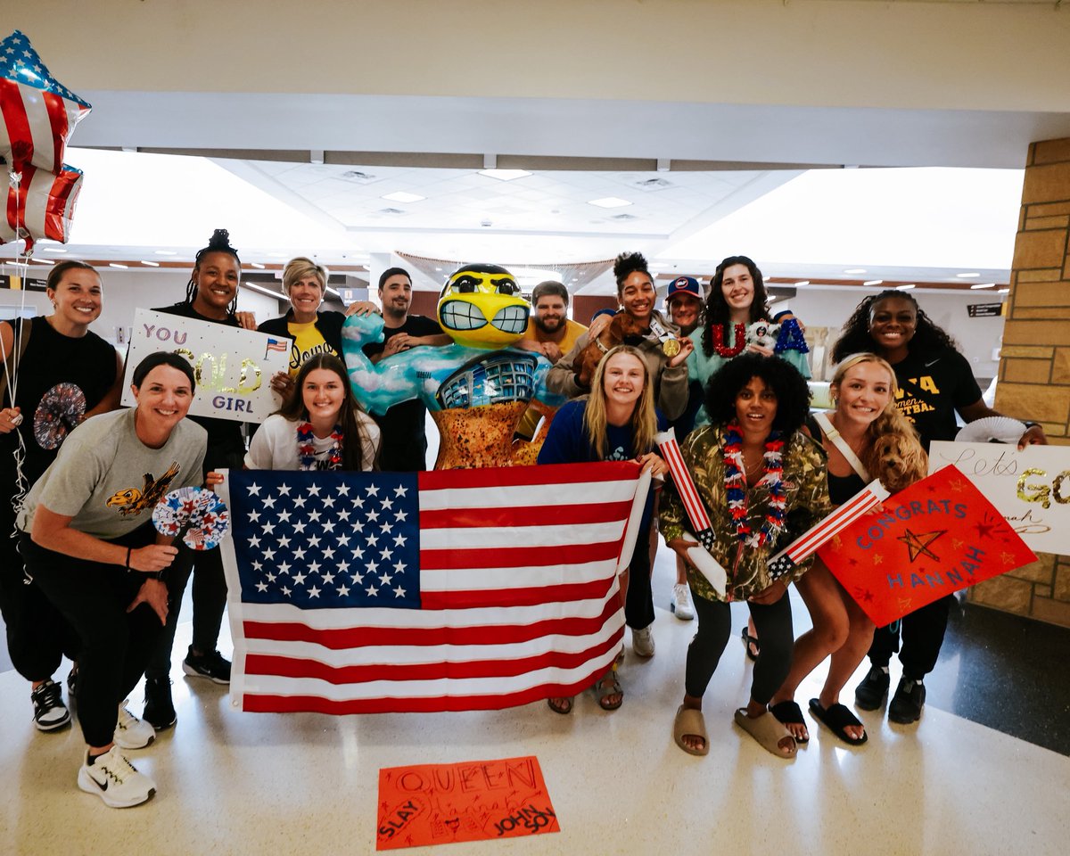 IowaWBB's tweet image. Our gold medalist is home 💛
@StuelkeHannah x #Hawkeyes