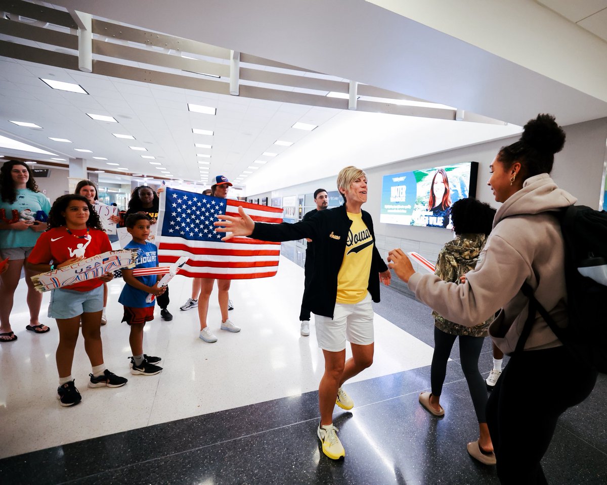 IowaWBB's tweet image. Our gold medalist is home 💛
@StuelkeHannah x #Hawkeyes