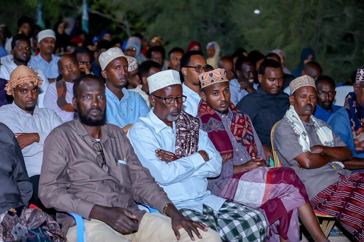 Plstatehouse's tweet image. Madaxweynaha Dowladda #Puntland @HESaidADeni, ayaa caawa kulan la qaatay bulshada degmada #Qardho ee xarunta Gobolka #Karkaar.