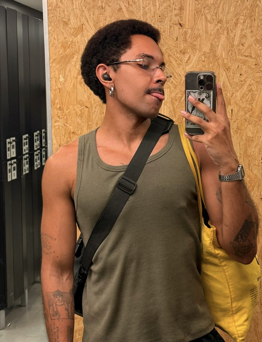 Junior (@juniorpoanh) on Twitter photo Como não tenho namorado, estou indo comer o namorado dos outros 🫱🏾🫲🏼 Como não tenho namorado, estou indo comer o namorado dos outros 🫱🏾🫲🏼