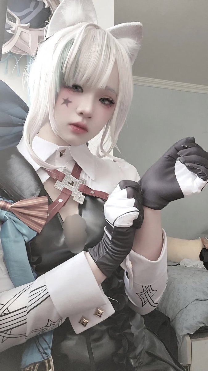 "안녕, 난 리니의 마술 조수야. 업무 관련은 리니에게, 공연은 매표소에 문의해 줘. 날 찾아왔다고? ...용건만 간단히 해줘"
•
•
•
•
2025. 07. 09 원신 리넷

리넷 올려봅니다!
은근 리넷 옷이 많이 파여서 조금 당황했네요..
나중에 볼에 별 그리느라 힘들었다는.. 
기다려주신 분들 감사해요!ლ