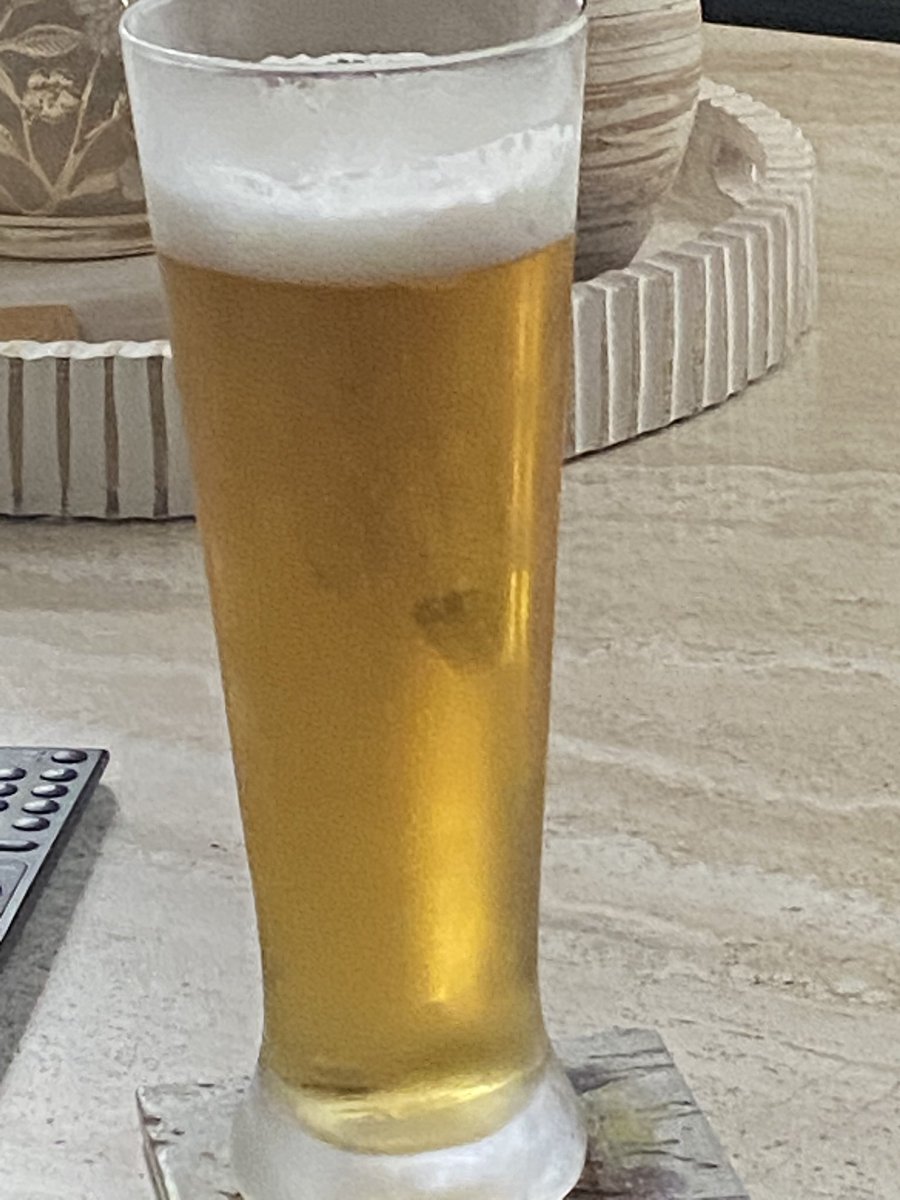 Justin87925317's tweet photo. Good evening world. Some very important news for the masses. It happened out of the blue or should I say out of the Canadian🍻🇨🇦😂boom 💥 boom💥 Yes sir the beer clock has struck its+30c out and it came calling🥰🍻. May you all have a beautiful blessed evening 🥰#cheersworld https://t.co/2AUAoBBwwu