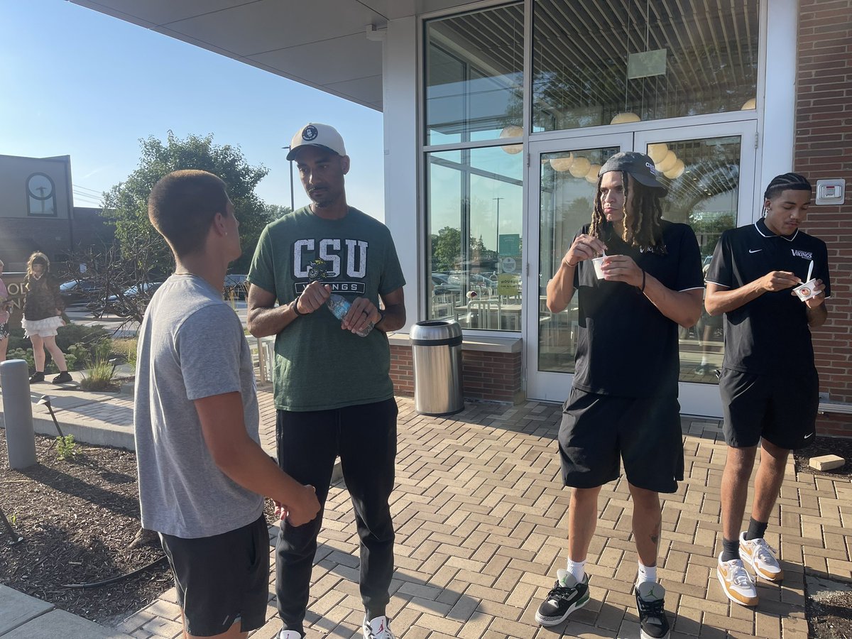 csu_basketball's tweet image. We’re here at @MitchellsCleve in Strongsville! @CSU_President is here with us!
We’re here until 8:00, come on out from some ice cream!
#BUILD | #GoVikes