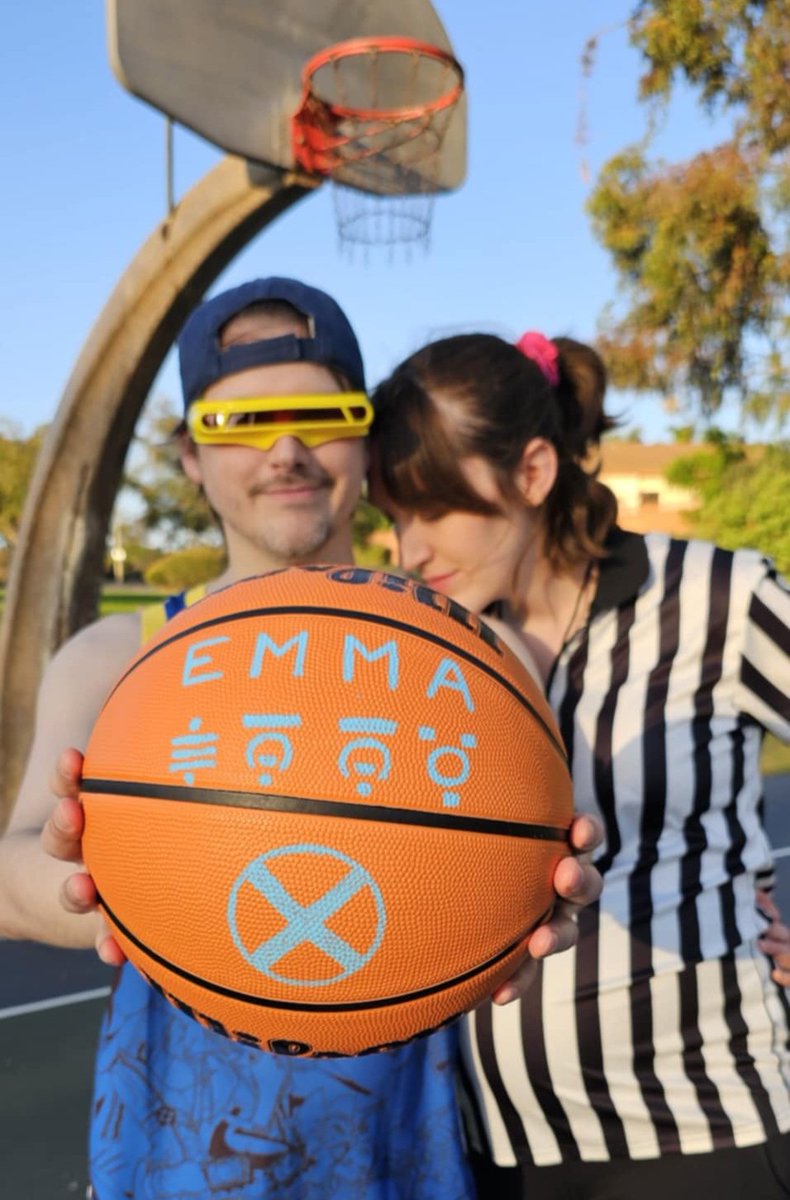 RealSlimSummers's tweet image. My wife and I did an #XMen97 themed maternity shoot (our daughter is named Emma Jean after all).  Complete with her name written in Krakoan on the ball! Would have love to take these to the @TheUncannyEXP this weekend but travel is tricky at 8 months pregnant. #xmen #cosplay