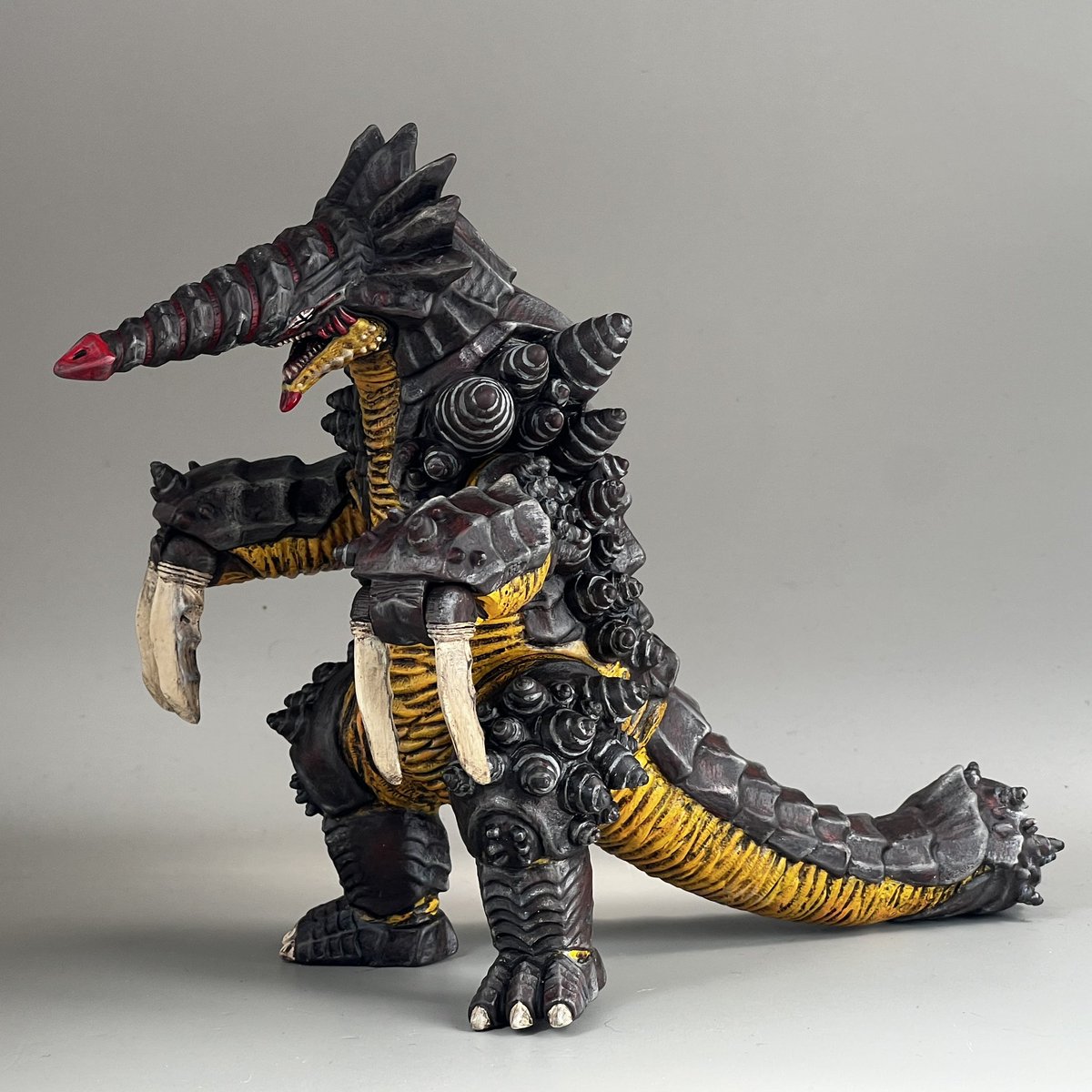 ウルトラ怪獣アドバンス 熱線怪獣グライムをリペイントしました🖌️ 光