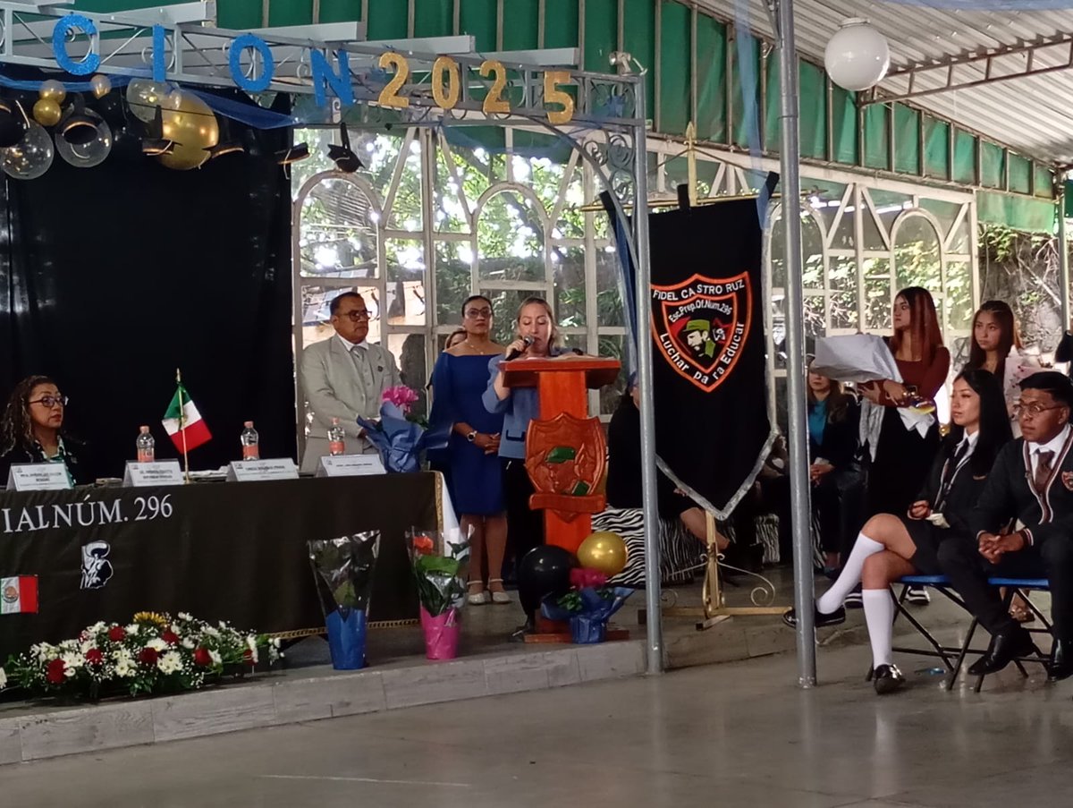 OnesisBP's tweet image. Representamos a @EmbaCuMex en la Graduación No. 13 de la Escuela 🇲🇽 Preparatoria 296 "Fidel Castro Ruz", maestros y alumnos evocaron el pensamiento del líder histórico de la #RevoluciónCubana y condenaron Bloqueo de Gob. EE.UU. contra 🇨🇺 #FidelVive