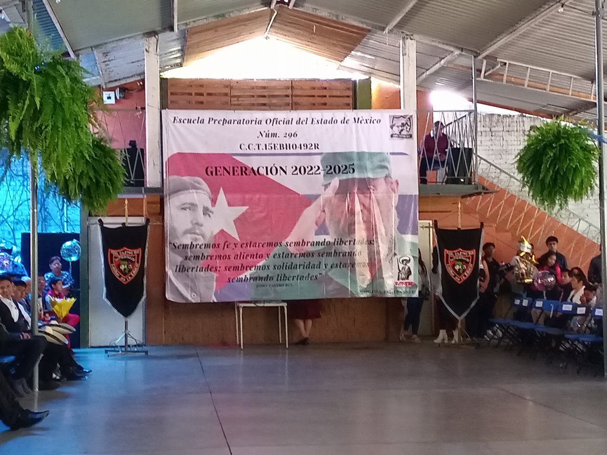 OnesisBP's tweet image. Representamos a @EmbaCuMex en la Graduación No. 13 de la Escuela 🇲🇽 Preparatoria 296 "Fidel Castro Ruz", maestros y alumnos evocaron el pensamiento del líder histórico de la #RevoluciónCubana y condenaron Bloqueo de Gob. EE.UU. contra 🇨🇺 #FidelVive