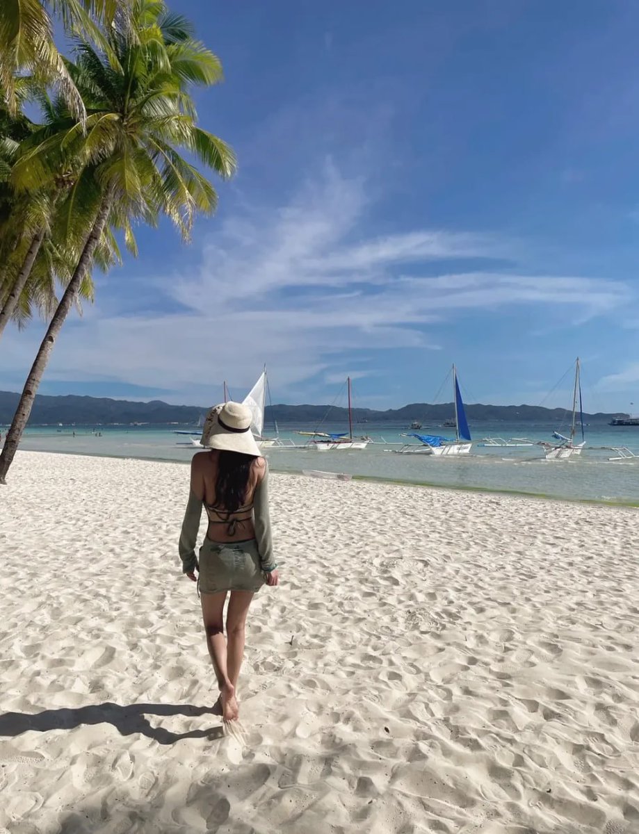 mj694447's tweet photo. Barefoot, sun-kissed, and lost in the rhythm of the waves. There’s no rush here, just salty air, soft tides, and a heart learning how to breathe again.🏖️ https://t.co/AkFAH79hAq