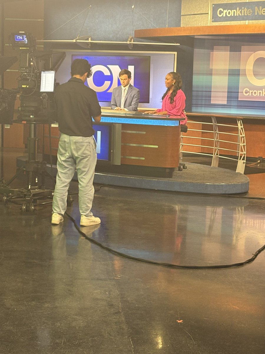 HiBranFlakes's tweet image. Anchoring tonight’s newscast for the first time