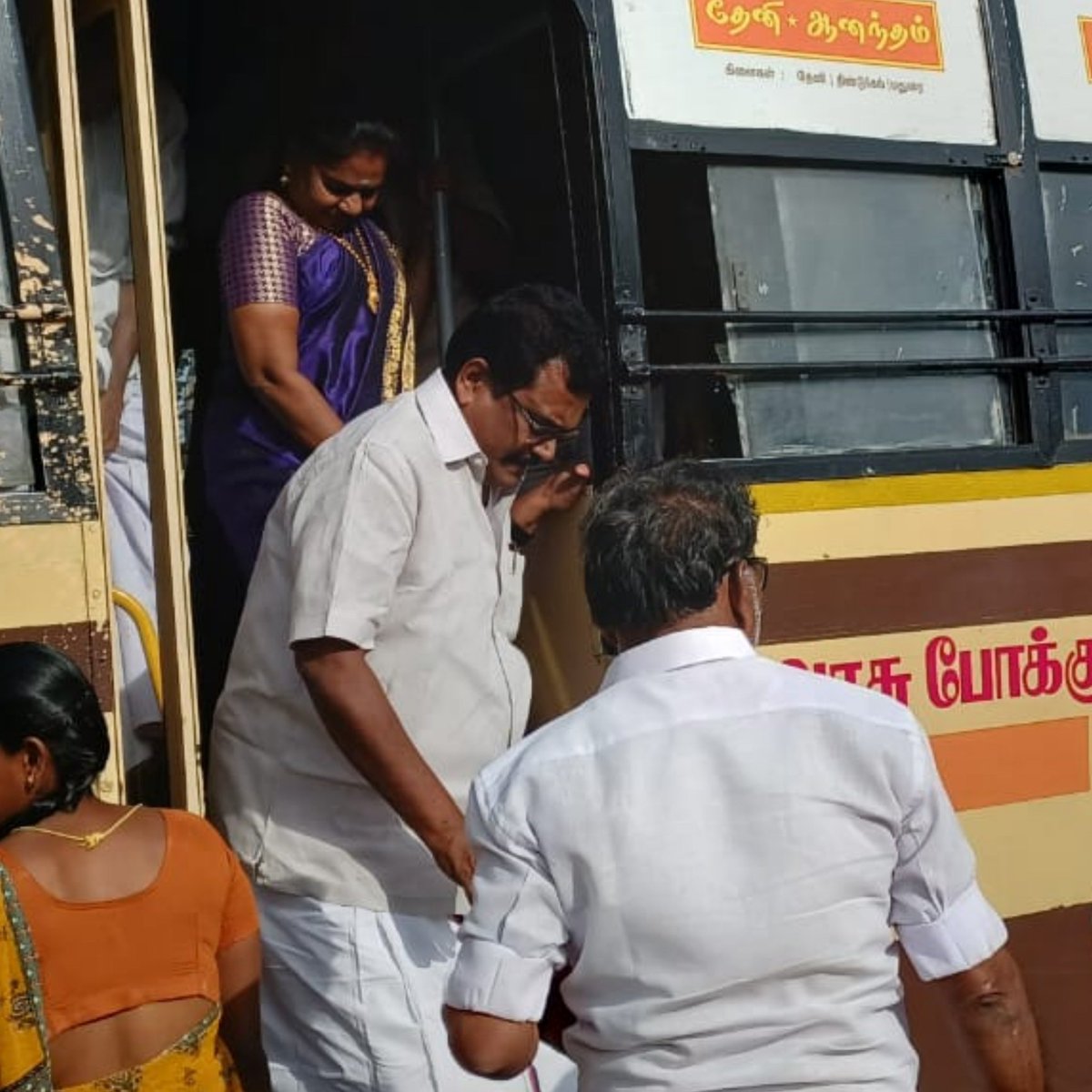 தேனி மாவட்டம் ஆண்டிபட்டி சட்டமன்றத் தொகுதிக்குட்பட்ட ரோசனபட்டி மக்களின் நீண்ட நாள் கோரிக்கையை ஏற்று ரோசனபட்டியிலிருந்து ஆண்டிபட்டிக்கு புதிய பேருந்து சேவையை மாண்புமிகு தமிழ்நாடு முதலமைச்சர் திரு.<a href="/mkstalin/">M.K.Stalin</a> அவர்கள் மற்றும் மாண்புமிகு தமிழ்நாடு துணை முதலமைச்சர் திரு.<a href="/Udhaystalin/">Udhay</a>