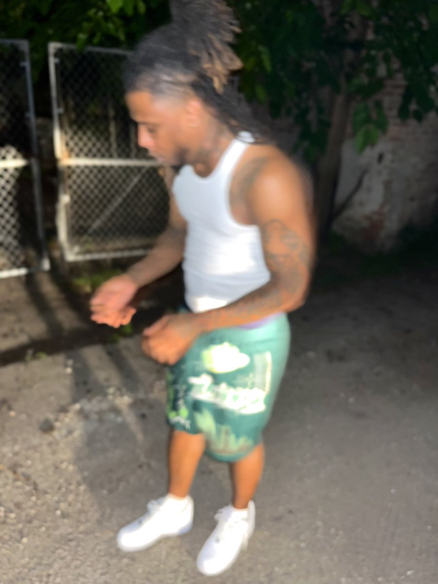 freakyfcka69's tweet photo. Just a big dick 🍆 Chill ass 🥷🏽😎
#FreakyFucka https://t.co/eFTN9lrpU9