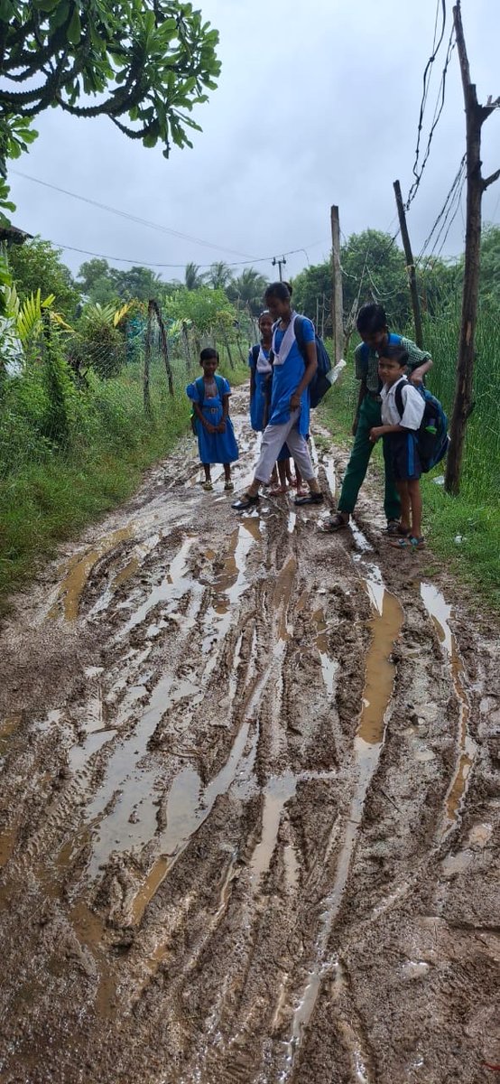 abdulkalam477's tweet photo. @AboutBalasore @MohanMOdisha @pcsarangi @PMOIndia @narendramodi @ZPBalasore @kanak_news @otvkhabar @ArgusNews_in @KabitaPatra27 The condition of road is getting more pathetic day by day but no solutions yet. https://t.co/wRowlX8icj