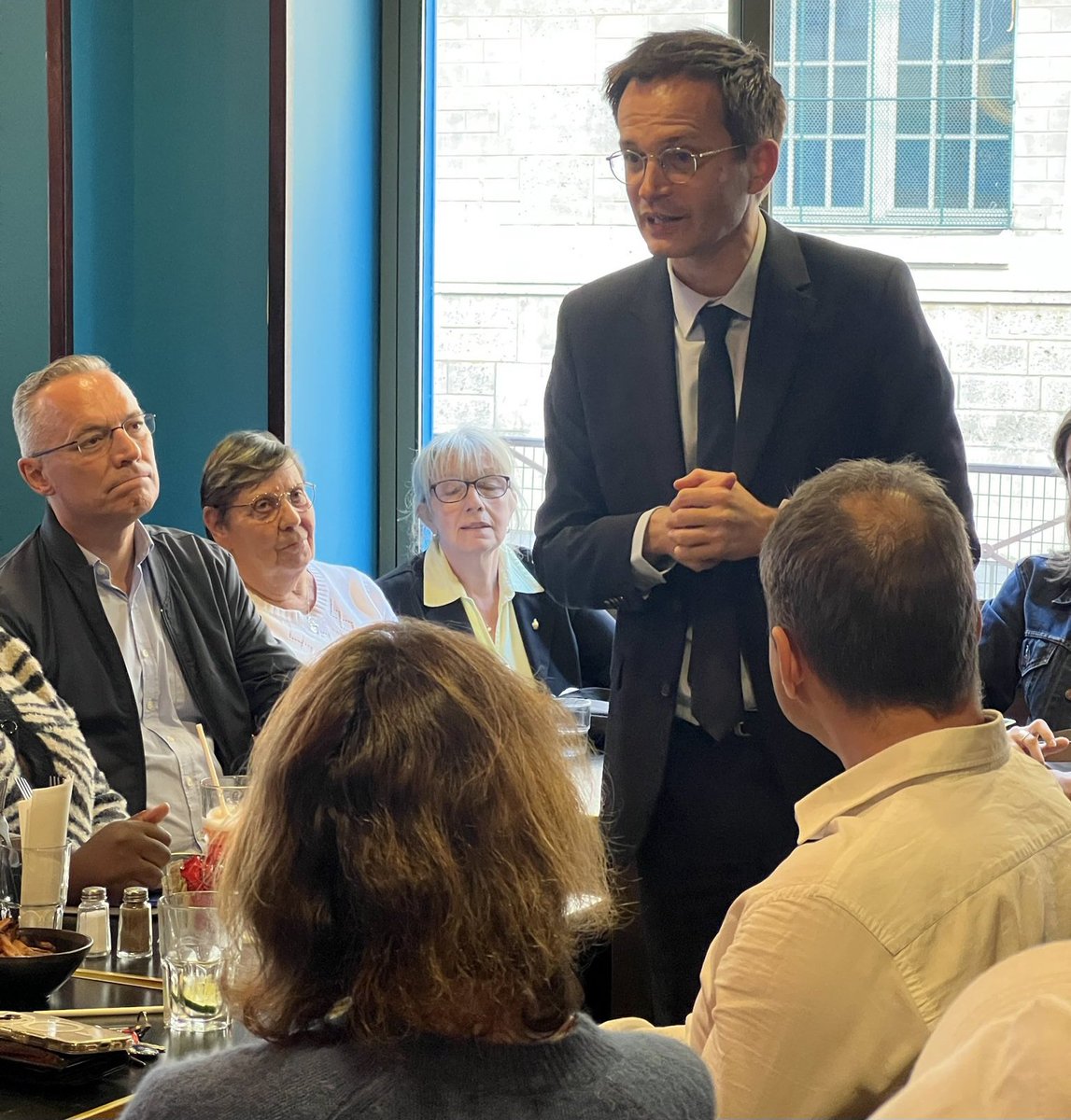 Horizons Paris 17 (@horizonsparis17) on Twitter photo Nous étions réunis hier soir avec nos amis de <a href="/HorizonsParis18/">Horizons Paris 18</a> autour de <a href="/DgCourtois/">Daniel-Georges Courtois</a> et <a href="/pybournazel/">PierreYves Bournazel</a> pour un moment convivial pour échanger autour de <a href="/HorizonsLeParti/">Horizons</a> Paris et l'avenir de notre pays. Nous sommes prêts à relever tous les défis avec force, respect et détermination Nous étions réunis hier soir avec nos amis de <a href="/HorizonsParis18/">Horizons Paris 18</a> autour de <a href="/DgCourtois/">Daniel-Georges Courtois</a> et <a href="/pybournazel/">PierreYves Bournazel</a> pour un moment convivial pour échanger autour de <a href="/HorizonsLeParti/">Horizons</a> Paris et l'avenir de notre pays. Nous sommes prêts à relever tous les défis avec force, respect et détermination