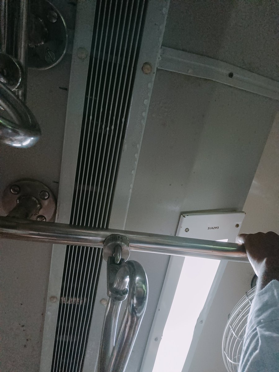 Jenish287's tweet photo. 7064b coach ac not working properly 
Water is leaking 
@RailwaySeva @drmmumbaicr https://t.co/1kVK35aRIj