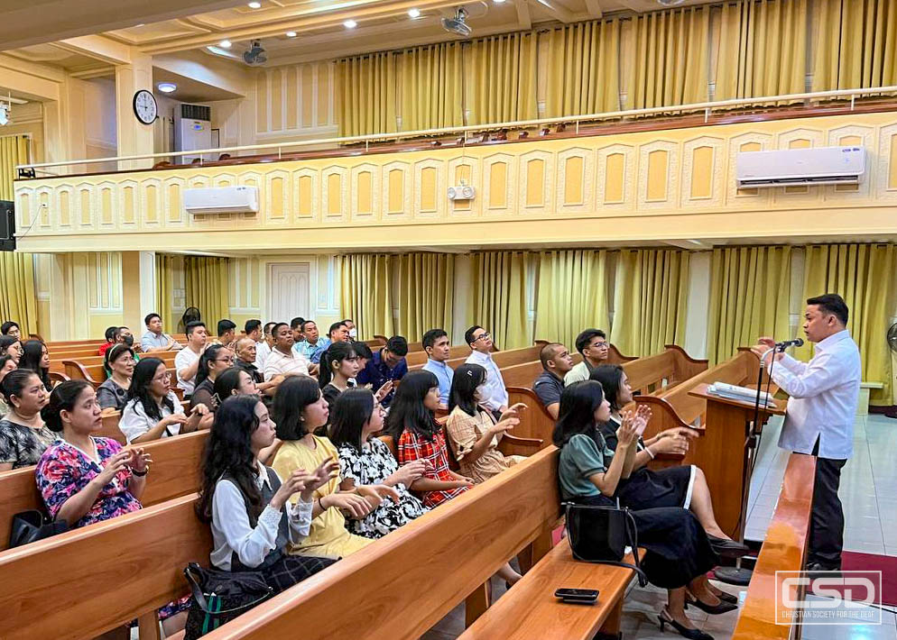 CFO_CSD's tweet image. CENTRAL - Brethren from the Local Congregation of Tandang Sora conducted a Sign Language Seminar to promote inclusive communication, raise awareness of the needs of the Deaf, and help their fellow Deaf brethren strengthen their faith.