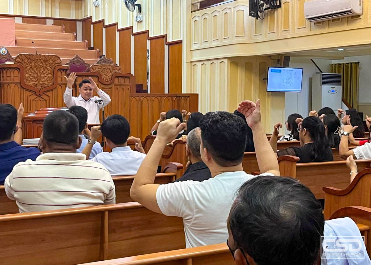 CFO_CSD's tweet image. CENTRAL - Brethren from the Local Congregation of Tandang Sora conducted a Sign Language Seminar to promote inclusive communication, raise awareness of the needs of the Deaf, and help their fellow Deaf brethren strengthen their faith.