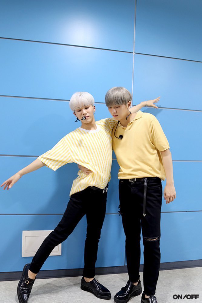 dearmymonster's tweet photo. 헐
처음 보는 사진 https://t.co/NwKsUKQfKB