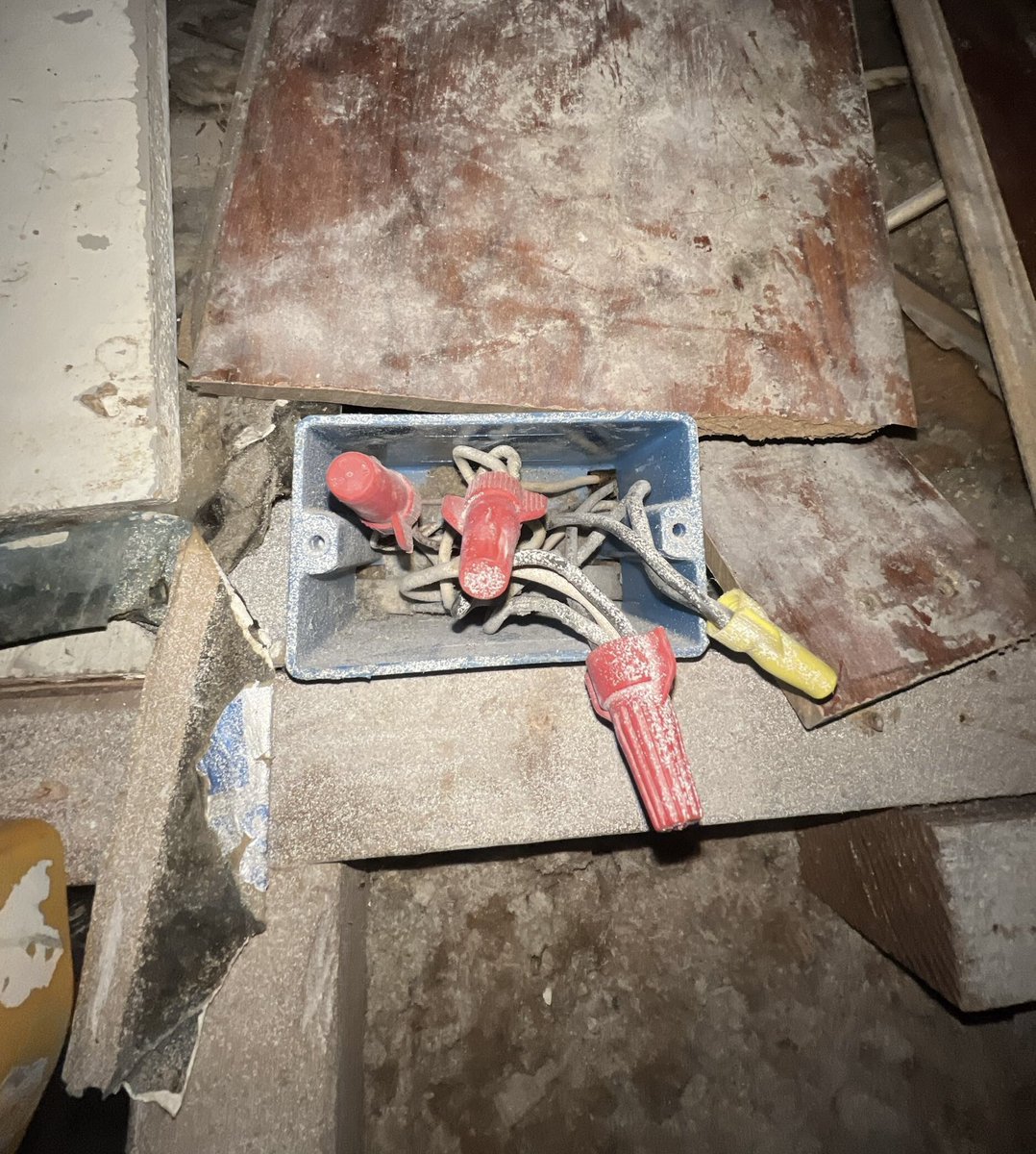 BrightPath2285's tweet image. My mom, a 68-yr-old widow of a USAF hero, needs your help to fight toxic mold in her home. Every dollar brings her closer to safety! 💖 Support her at [gofund.me/7644a0f1] #CommunityCare #HelpMom