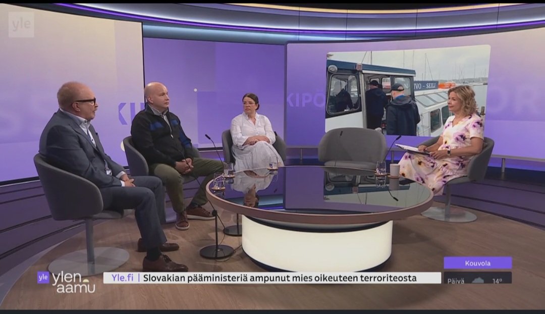 EloHenri's tweet photo. En voisi olla enempÀÀ samaa mieltÀ kuin Kim VÀisÀnen @kimvaisanen eilen Ylen JÀlkipörssissÄ.
"Kryptojen perusliiketoimintalogiikkahan on se, ettÀ jos kysytÀÀn minkÀ ongelman se ratkaisee, niin se ratkaisee sen krypton keksijÀn tai perustajan taloudelliset ongelmat."
Kohdassa 14 min:
https://t.co/yE6mjU2WRZ
Kryptojen mainoksia on joka paikassa ja niihin sijoitetaan paljon. TÀmÀn jÀlkeen me ihmetellÀÀn, miten kukaan voi lÀhteÀ sijoitushuijauksiin.
Haloo, kuka tahansa voi langeta huijauksiin kun ne tarpeeksi taitavasti tehdÀÀn, ja vapaaehtoisestikin kymmenet ellei sadattuhannet suomalaisetkin sijoittavat kryptoihin eli sijoitusmarkkinoiden arpalippuihin, joiden tuoton muodostuksen perusta tai ongelman ratkaisu ei ketÀÀn kiinnosta.