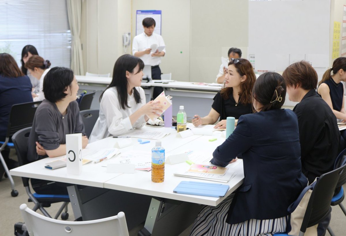 mlit_aikoku's tweet image. 【けんせつ小町・チーム“愛” 活動】
意見交換会を開き、意見集のレビュー発行に向けた意見交換や今年度の活動についてグループワークを行いました🙆♀️🌷
チーム“愛”は…
建設関連業で働く女性技術者を中心に子育て世代・若手など様々な立場のメンバーで構成されるチームです🌈
cbr.mlit.go.jp/aikoku/team-ai/
